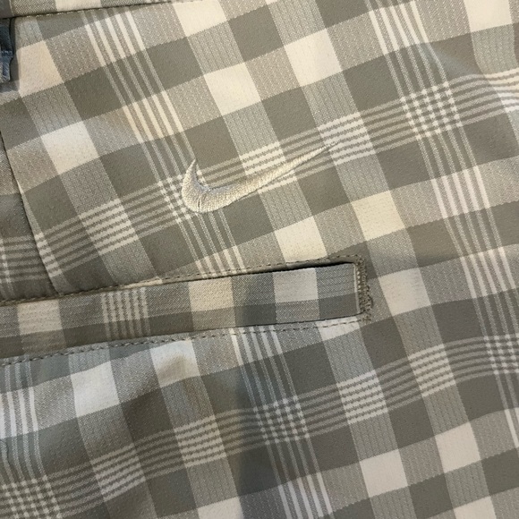 Nike golf men’s dri-fit shorts. Size 36 - Picture 4 of 5
